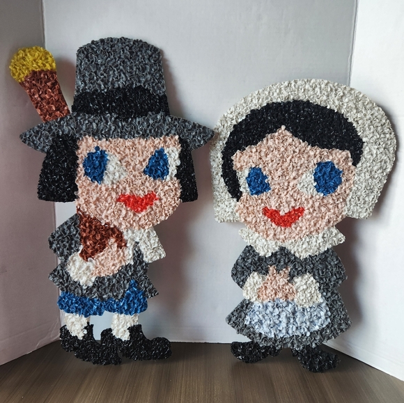 Vintage 1970s Melted Plastic Popcorn Blue Eyed Pilgrim Set Retro - Picture 1 of 17